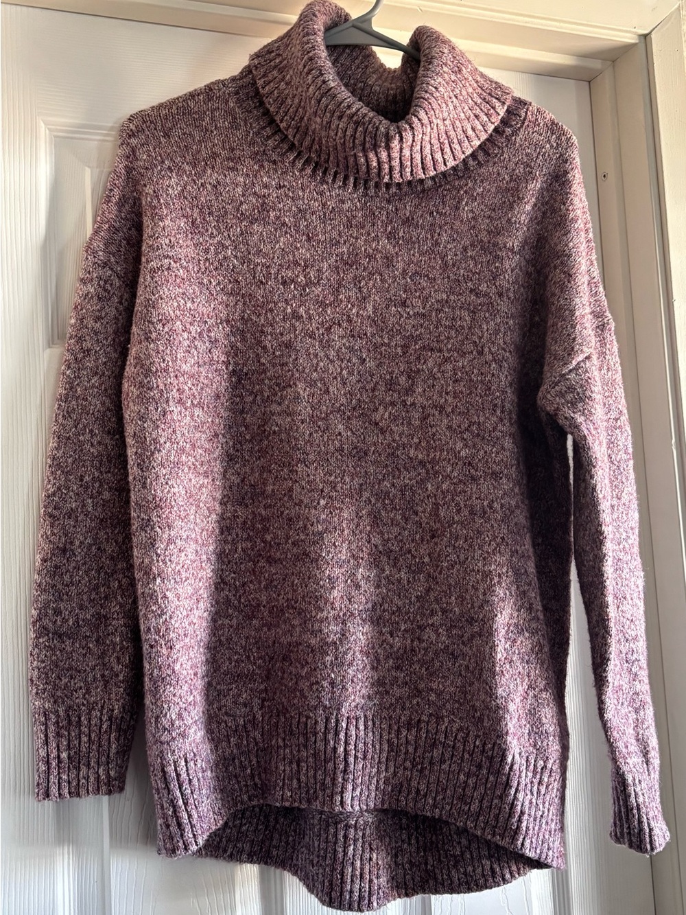 Old Navy Women’s Sweater - Medium